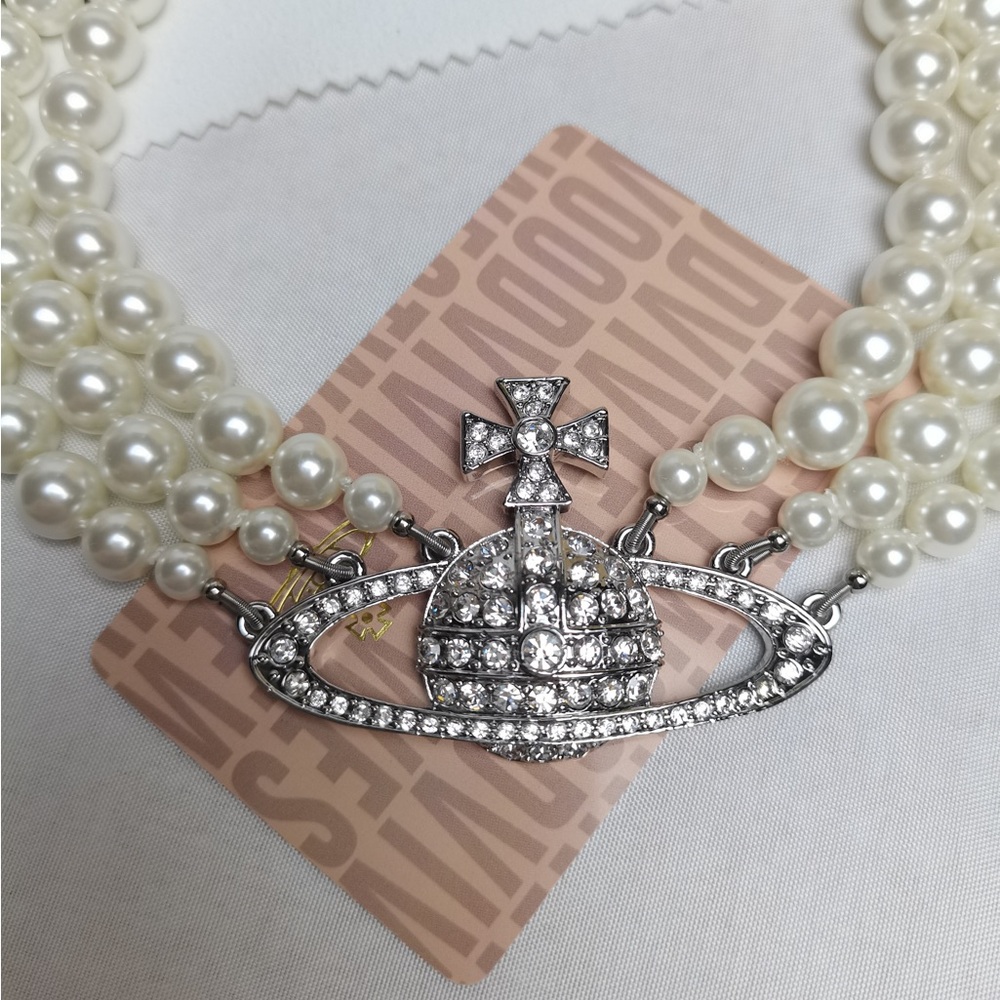 NWT Vivienne Westwood Three Row Pearl Bas Relief Choker in Silver - Picture 2 of 7